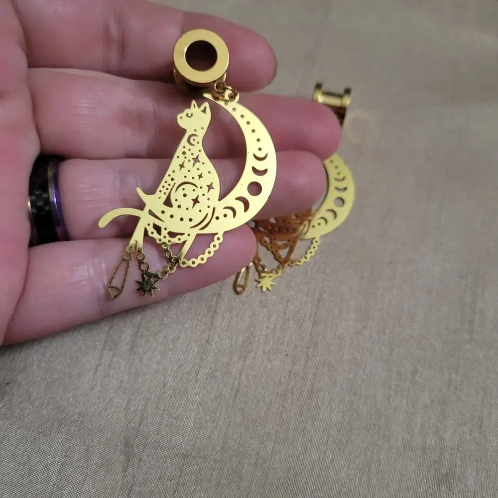 0 gauge (8mm) gold witchy cat on moon stainless steel ear tunnels, screw back